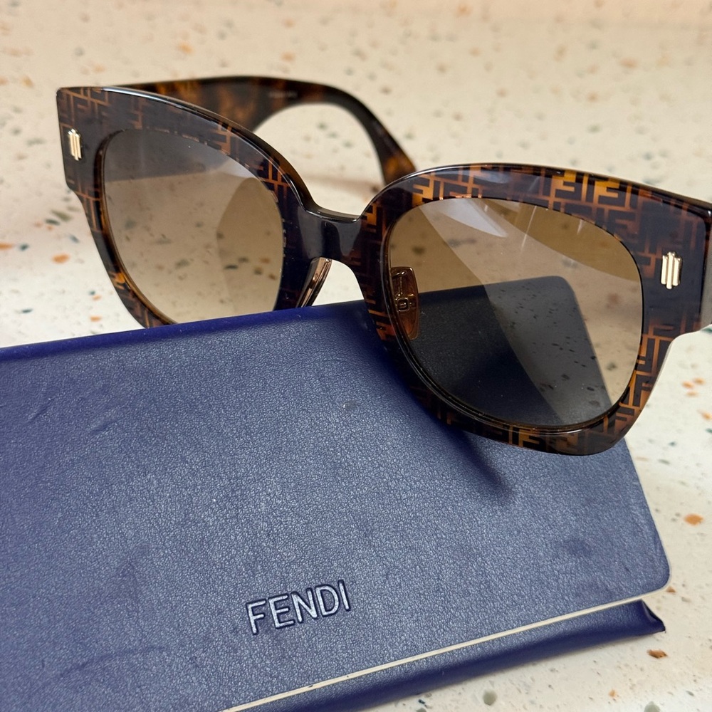 Fendi Tortoise Shell Sunglasses with COA - Picture 8 of 9